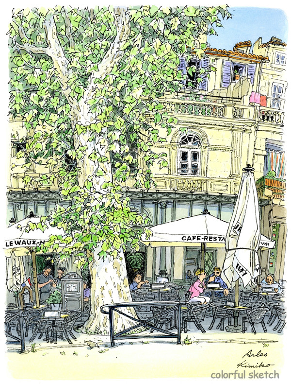 アルルでよく見かける大きなプラタナスの街路樹とカフェ。特別な名所ではないけれど何度か通るうちに描きたくなりました。
